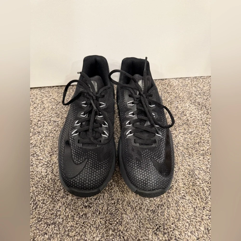 nike max infuriate 2 black size 5 EUC - Picture 2 of 5
